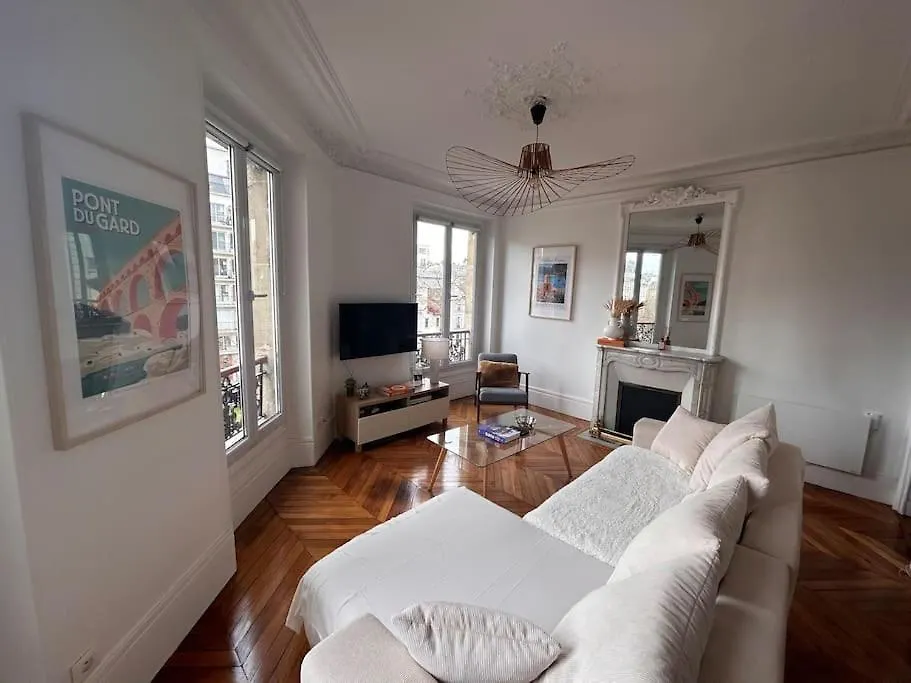 Superbe Appartement Paris 17Eme 55M2 contacts